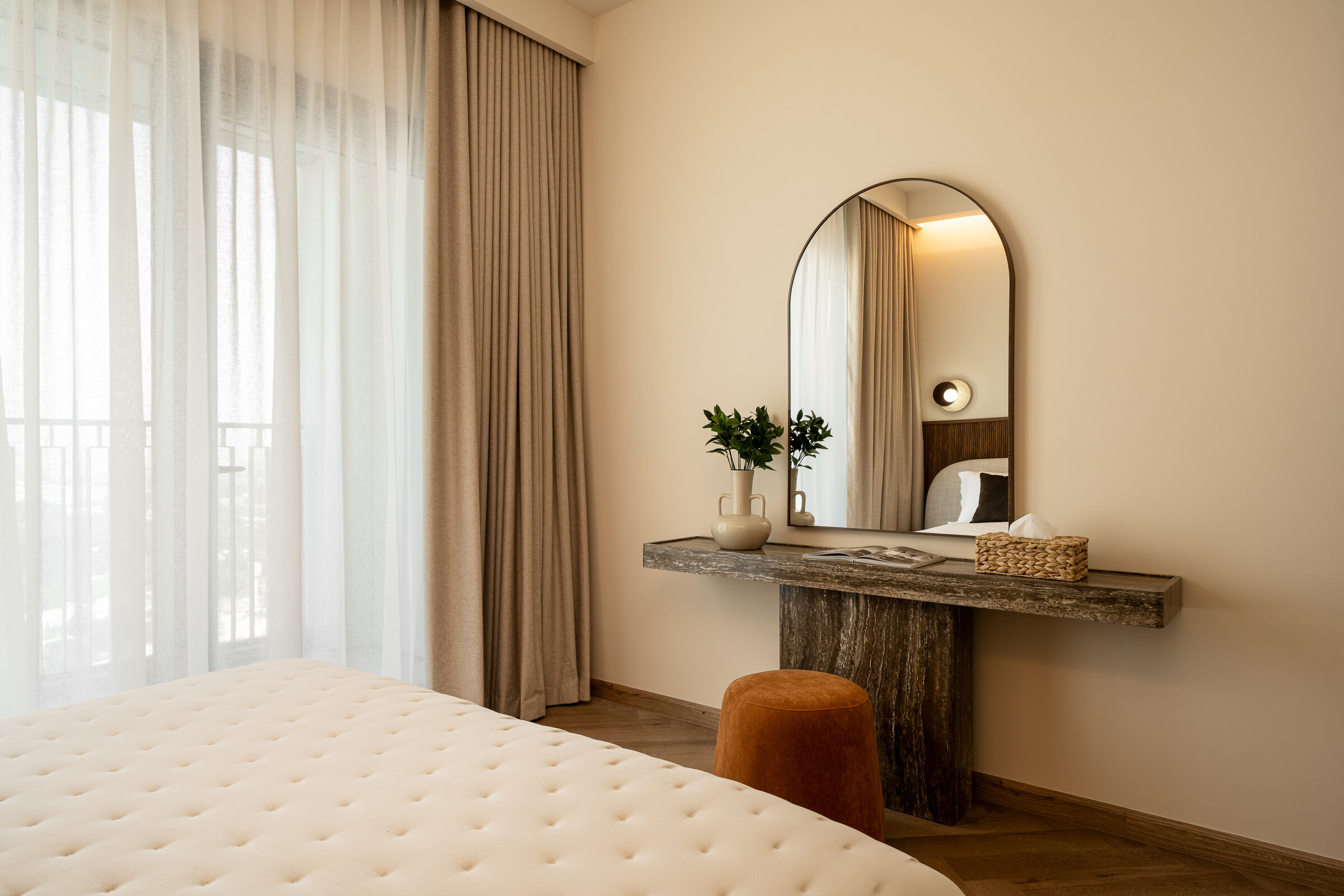 Volta Console in Travertine at Seraya Residence 47