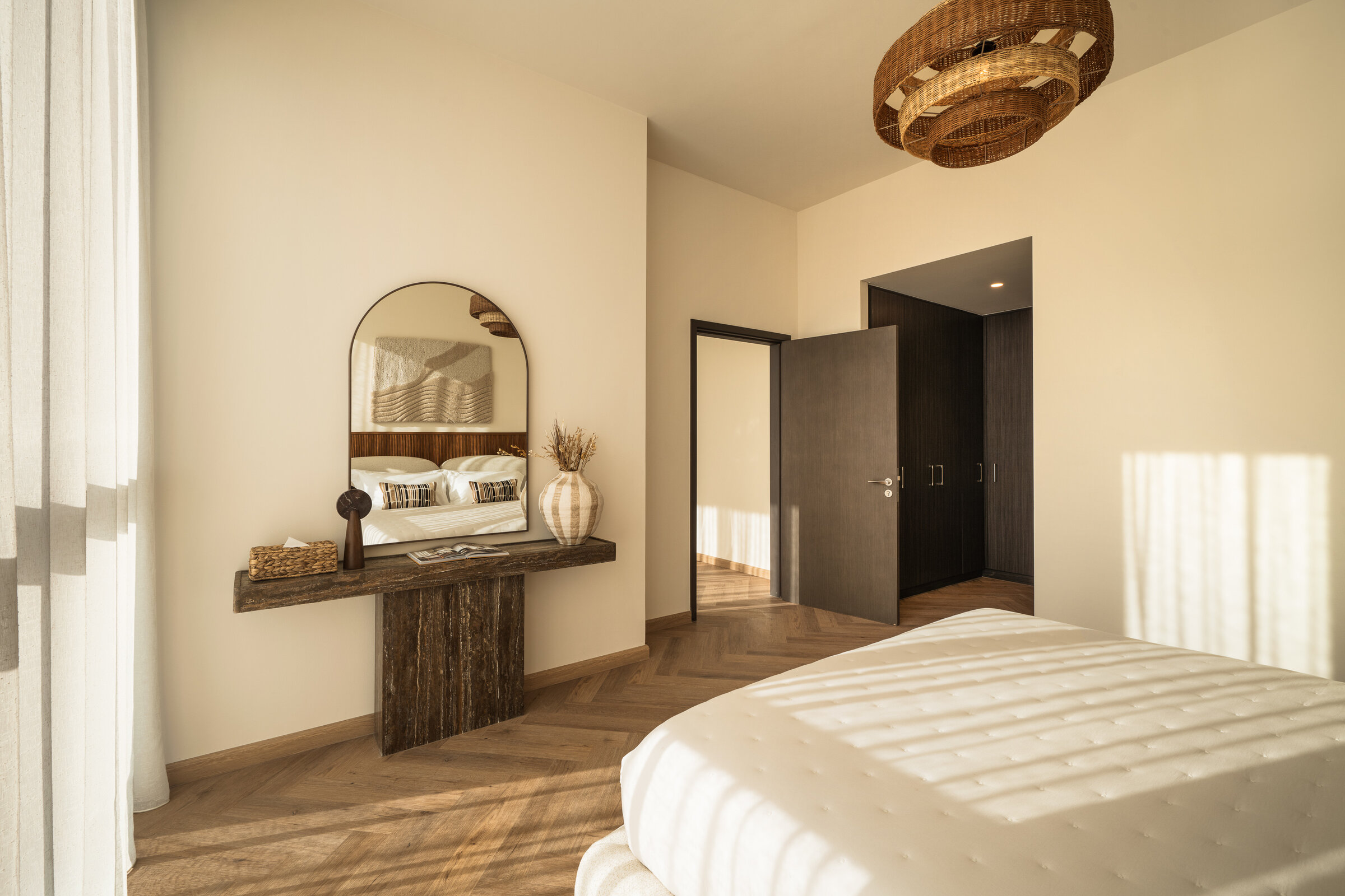 Volta Console in Travertine at Seraya Residence 47