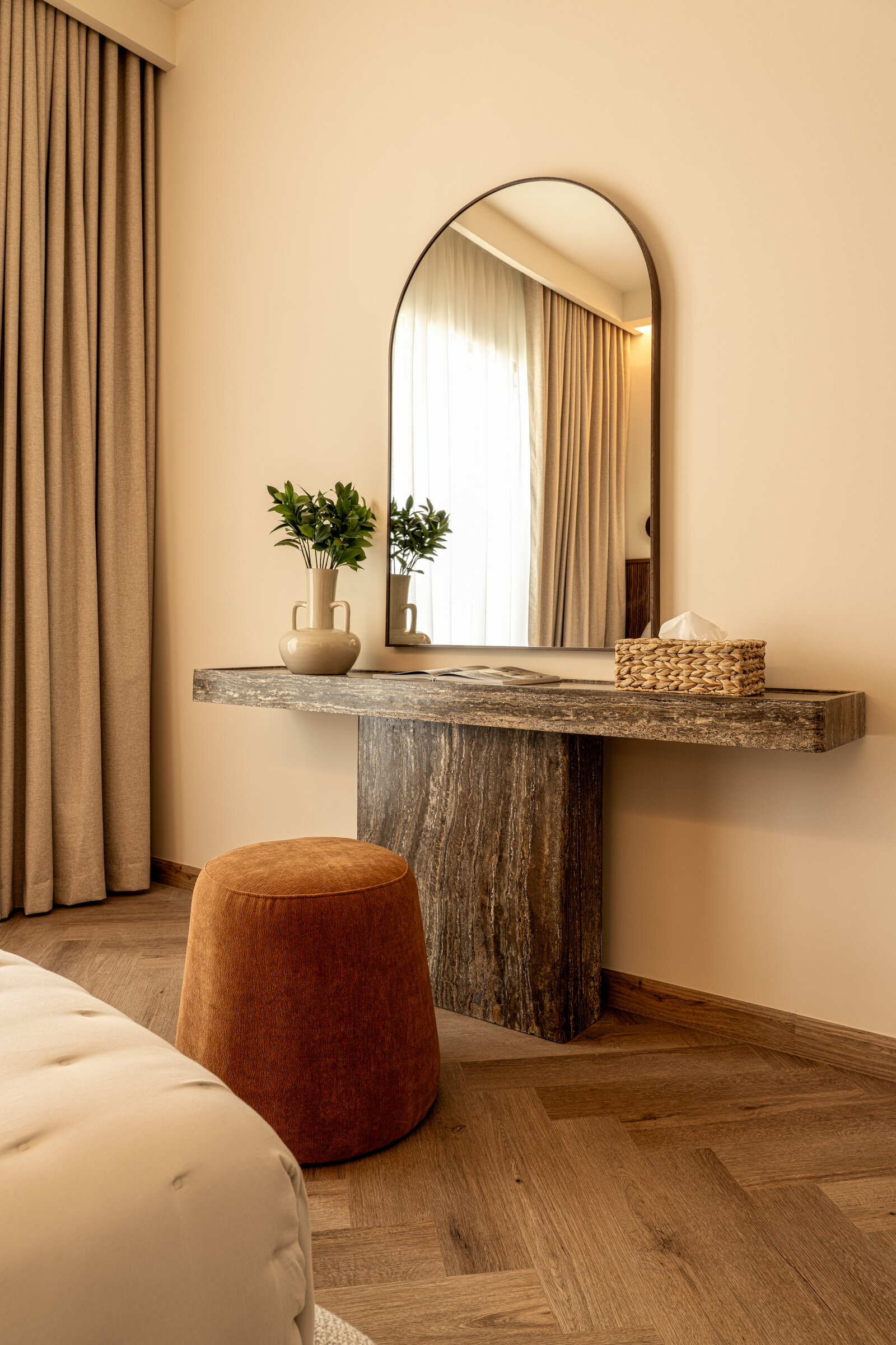 Volta Console in Travertine at Seraya Residence 49